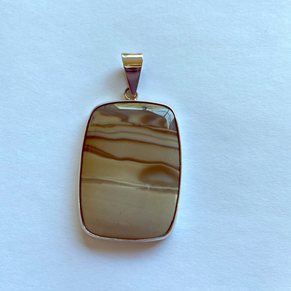 Polish flint pendant